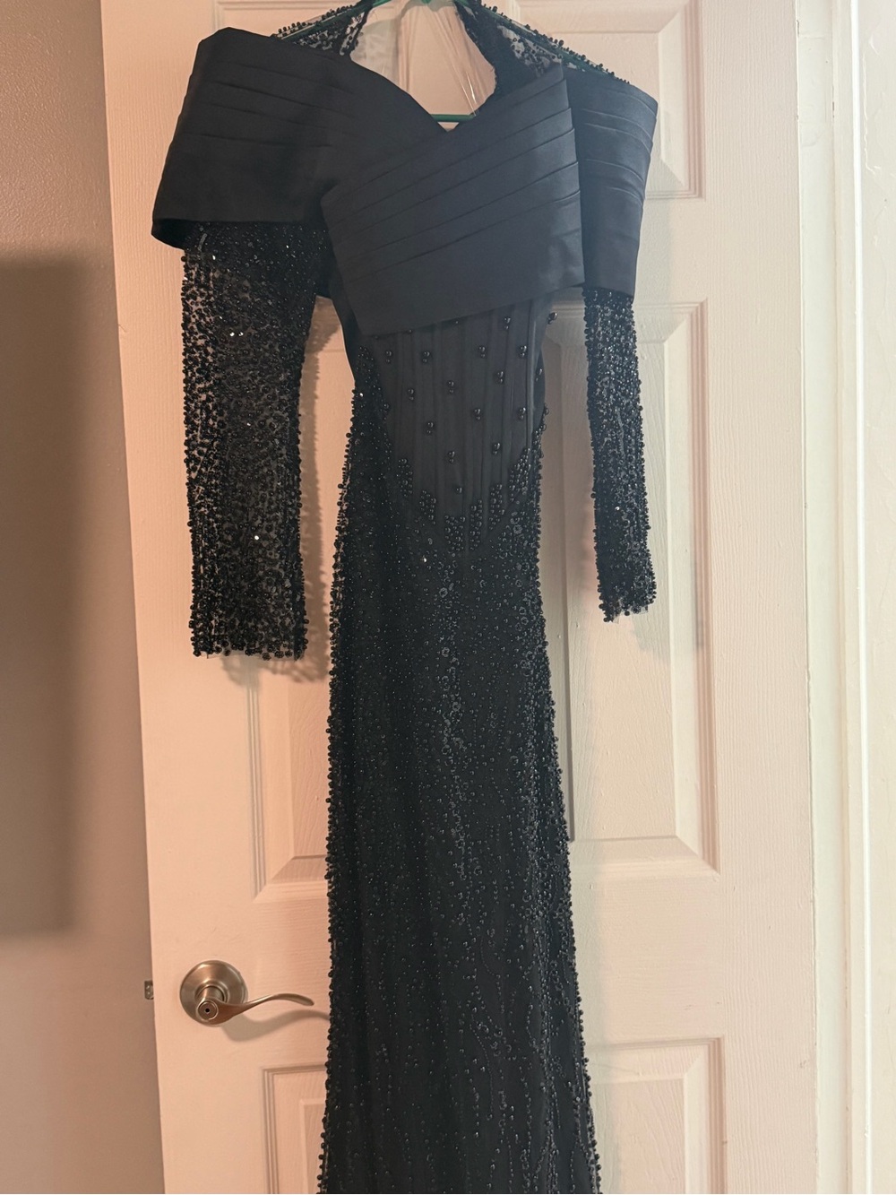 Elegant Black Long-Sleeve Beaded Evening Dress